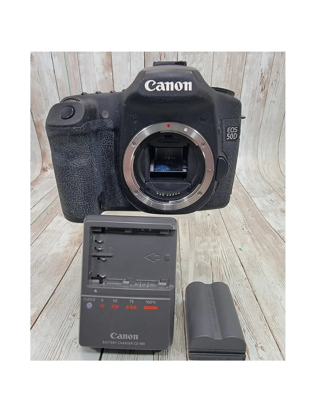 Canon EOS 50D 15.1 MP Digital SLR Camera Body Only W/Battery's & Charger Works